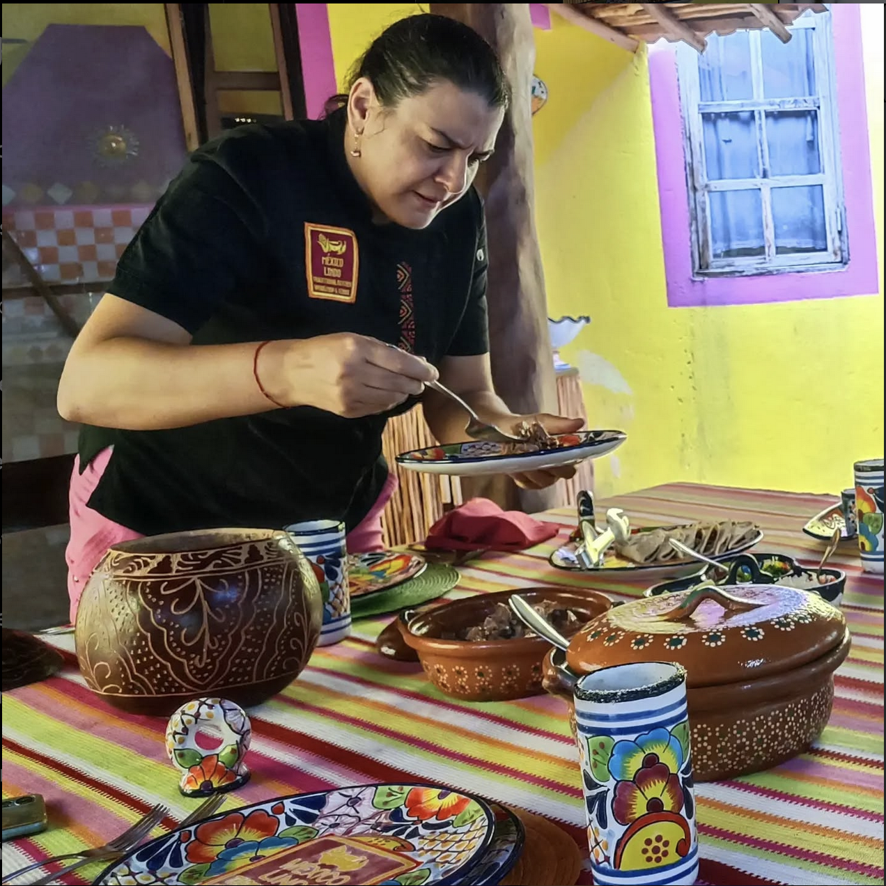 Aprendiendo los saberes del la Chef Ale en Puerto Morelos 